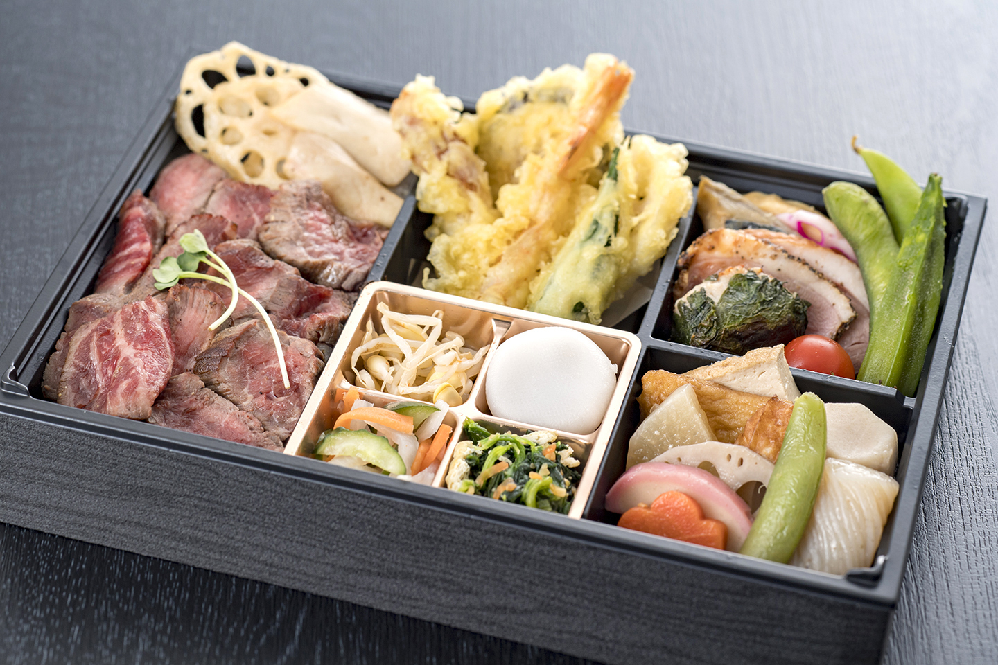彩弁当　ステーキ（お茶付き）