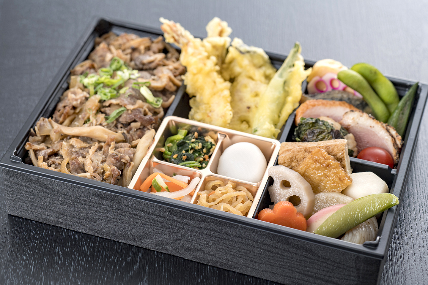 彩弁当　すき焼き（お茶付き）